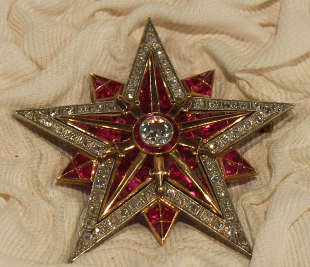 Титов Орден слободе направљен је у злату са брилијантима и има га само у девет примерака: Српска одликовања и медаље на цени у свету, Кинези за њих дају десетине хиљада евра